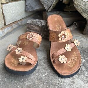Artisanal tan 100% leather Mexican handcrafted floral slide sandals US-Sz-8. Os